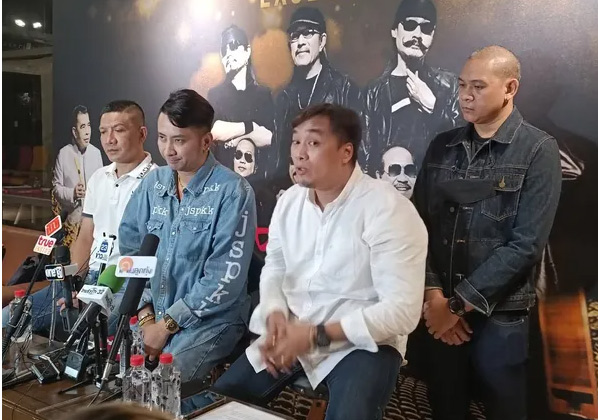 บอล เชิญยิ้ม