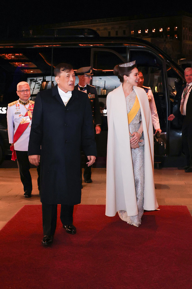 ในหลวง - พระราชินี