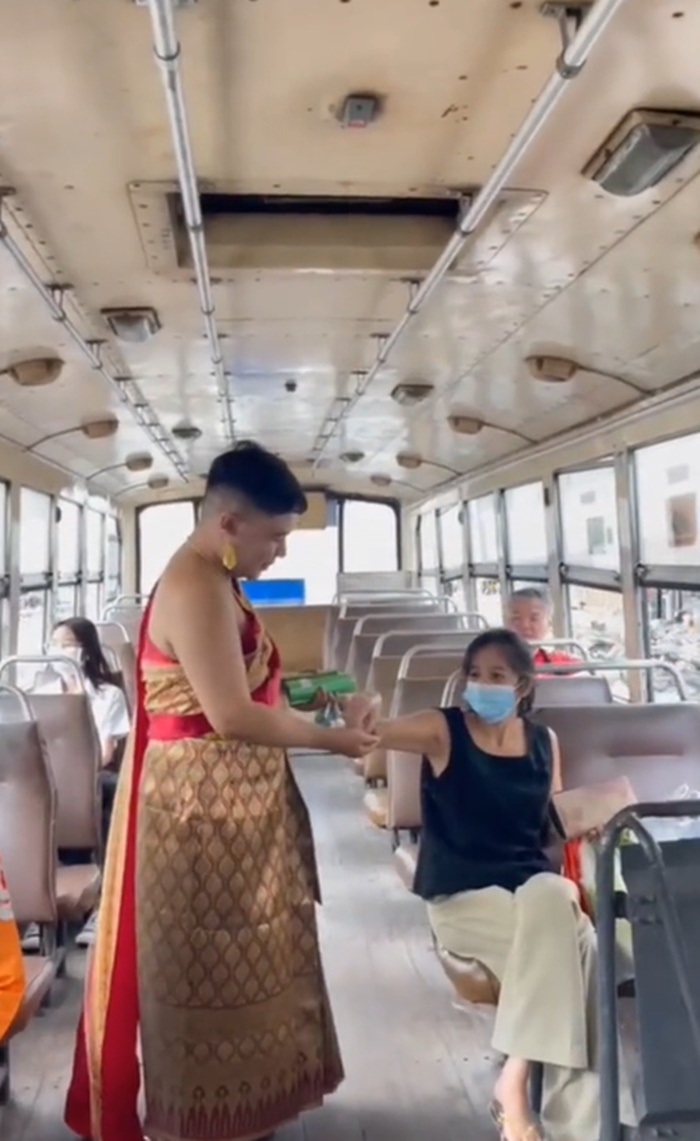 กระเป๋ารถเมล์