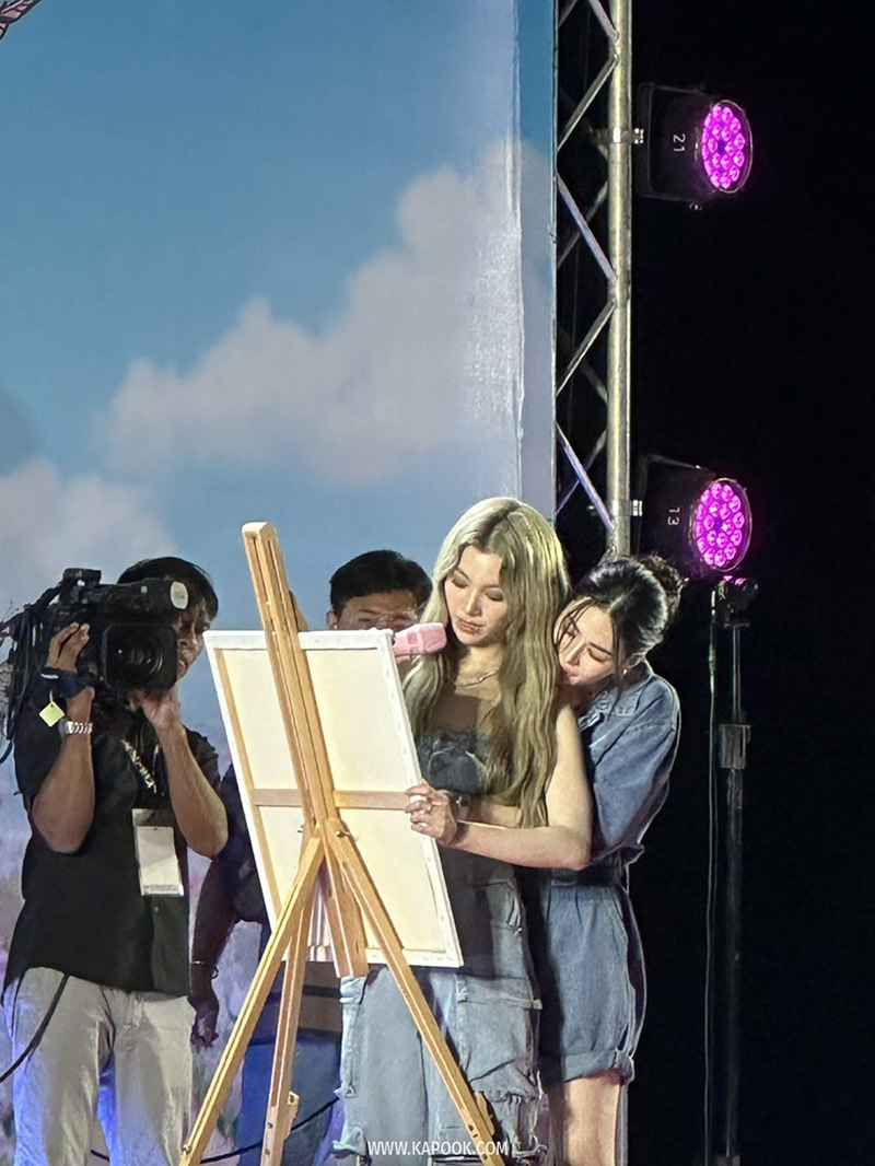 บรรยากาศแห่งความสุข หลิง ออม 