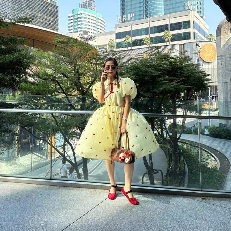 พลอย ชวพร