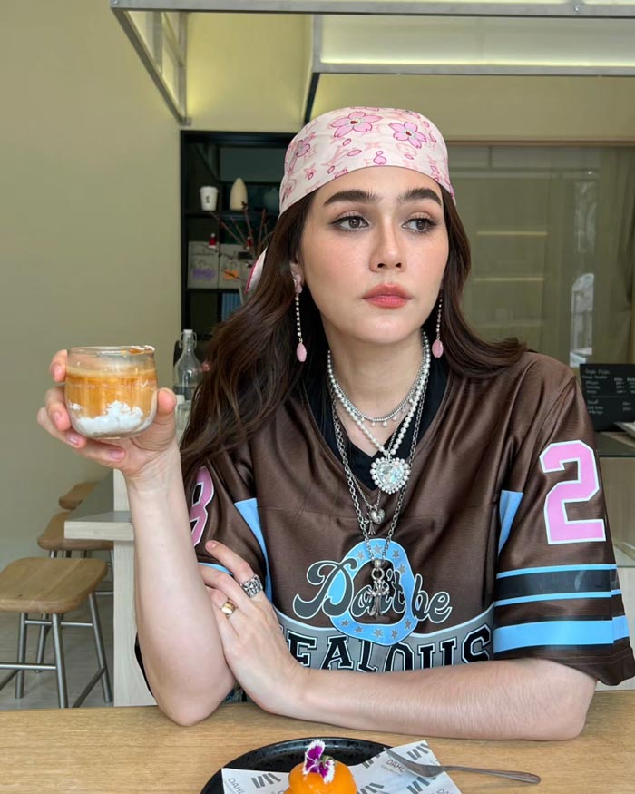 ชมพู่ อารยา