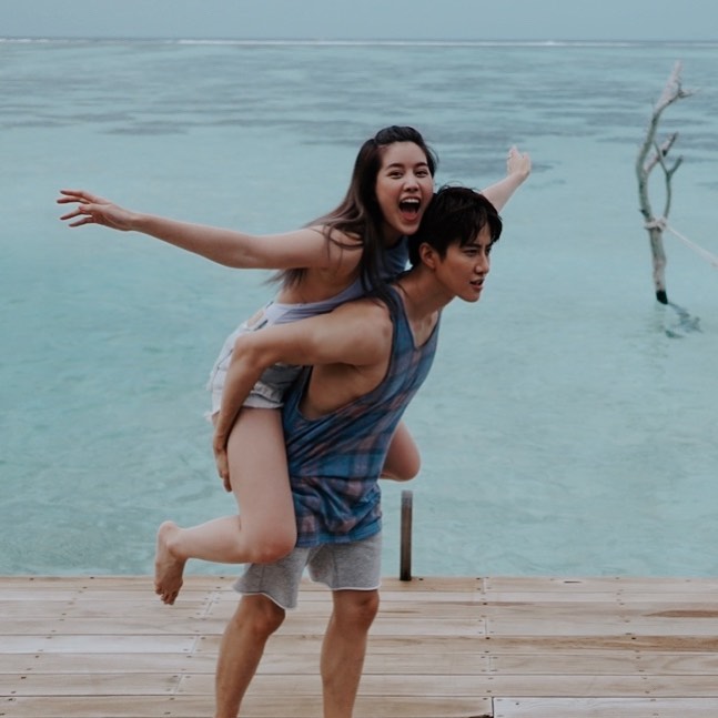 หญิง พลอยชมพู 