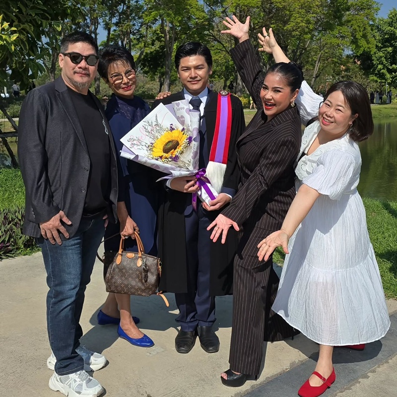 น้องภู ลูกชาย ตั๊ก-นุ้ย รับปริญญาแล้ว