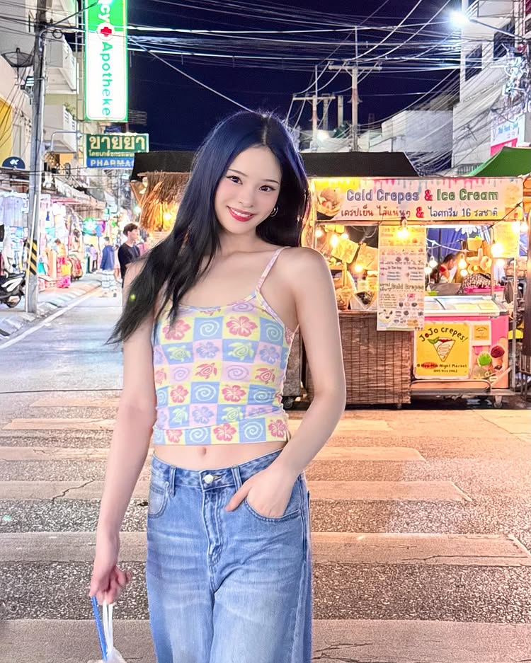 แอลลี่ อชิรญา กับแฟชั่นชุดเดินตลาดกลางคืนที่หัวหิน