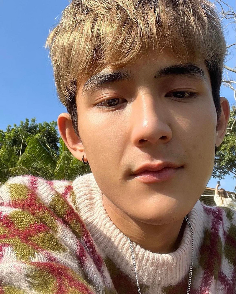 เฟิร์ส อนุวัตน์