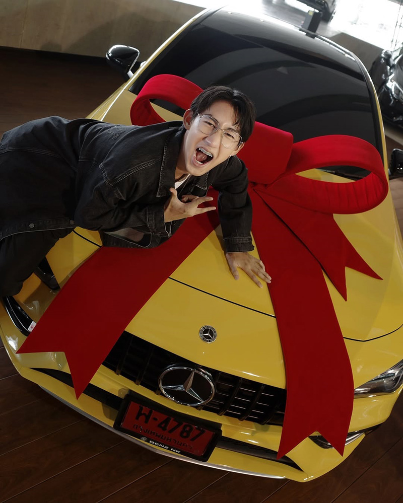 เบสท์ คำสิงห์ ถอยรถหรูเฉียด 4 ล้าน เซอร์ไพรส์วันเกิดน้องชาย