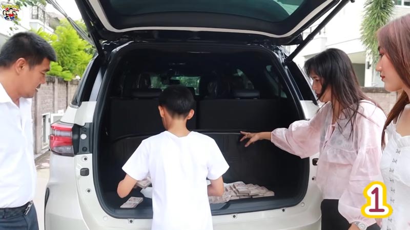 เบสท์ รักษ์วนีย์ ลูกสาว สมรักษ์ คำสิงห์