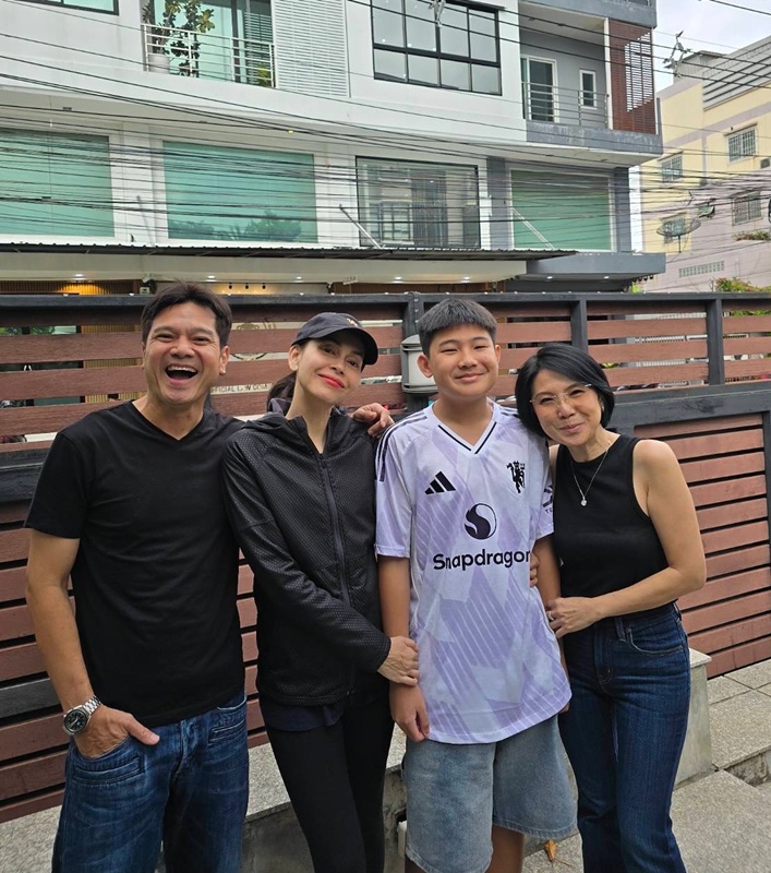 โมเมนต์อบอุ่น นัท มีเรีย เจอครอบครัว เต๋า สมชาย