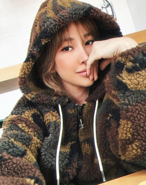 พีช สิตมน ภรรยา ติ๊ก เจษฎาภรณ์ กับความสวยแซ่บมีสไตล์ ทั้งเปรี้ยวทั้งเท่