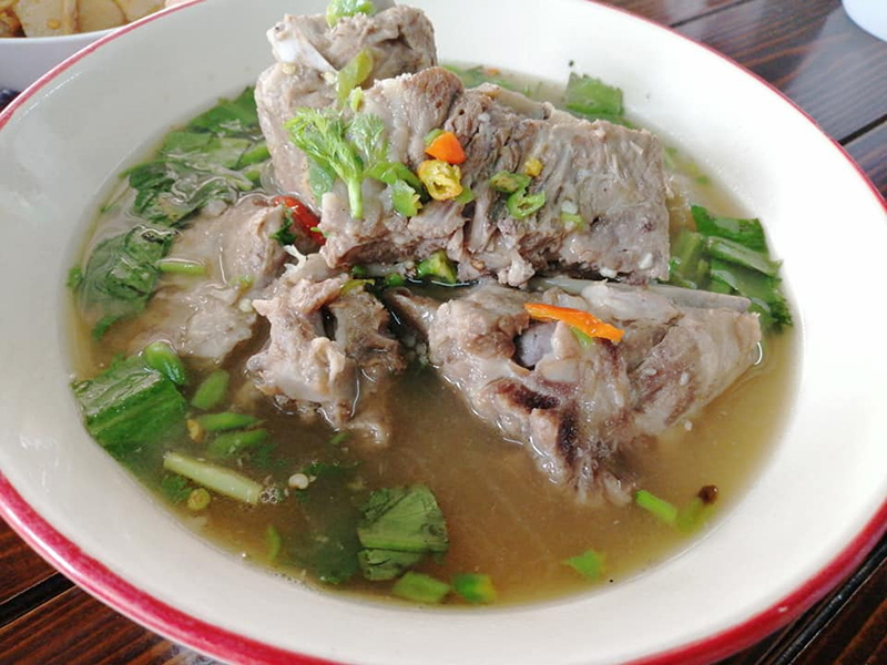 ร้านเล้งแซ่บ