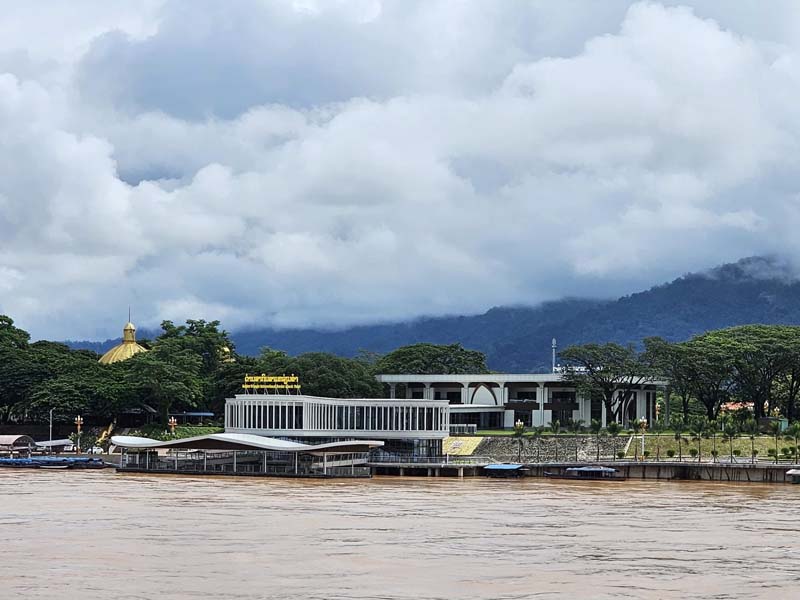 พระพุทธนวล้านตื้อ