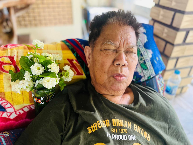  ครูชลธี ธารทอง