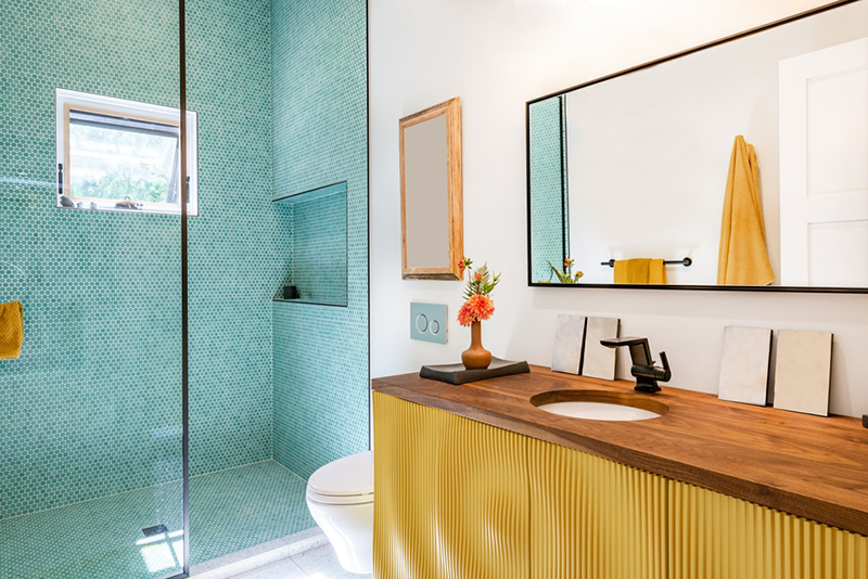 เทรนด์แต่งบ้านปี 2026 ห้องน้ำสีจัดจ้าน