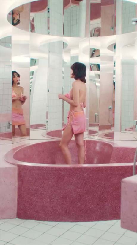 พลอย เฌอมาลย์ นางร้ายตัวแม่ นุ่งบิกินี่ถ่ายโฆษณา ทวงบัลลังก์เซ็กซี่สตาร์ 