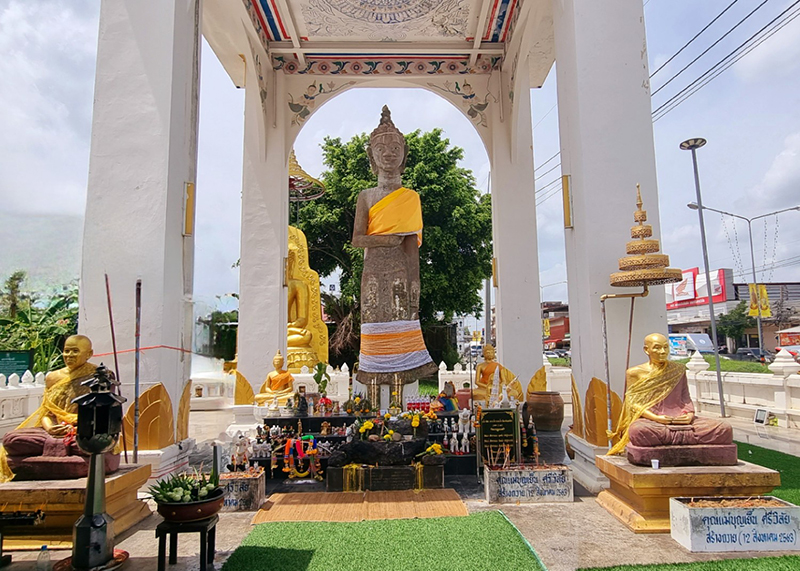หลวงพ่อพระยืน