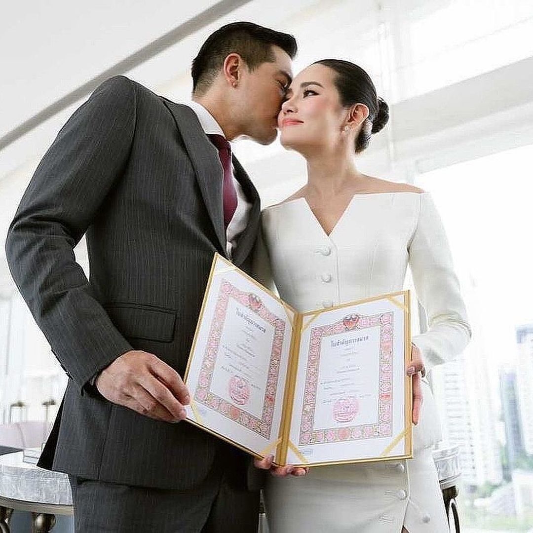 หญิง รฐา