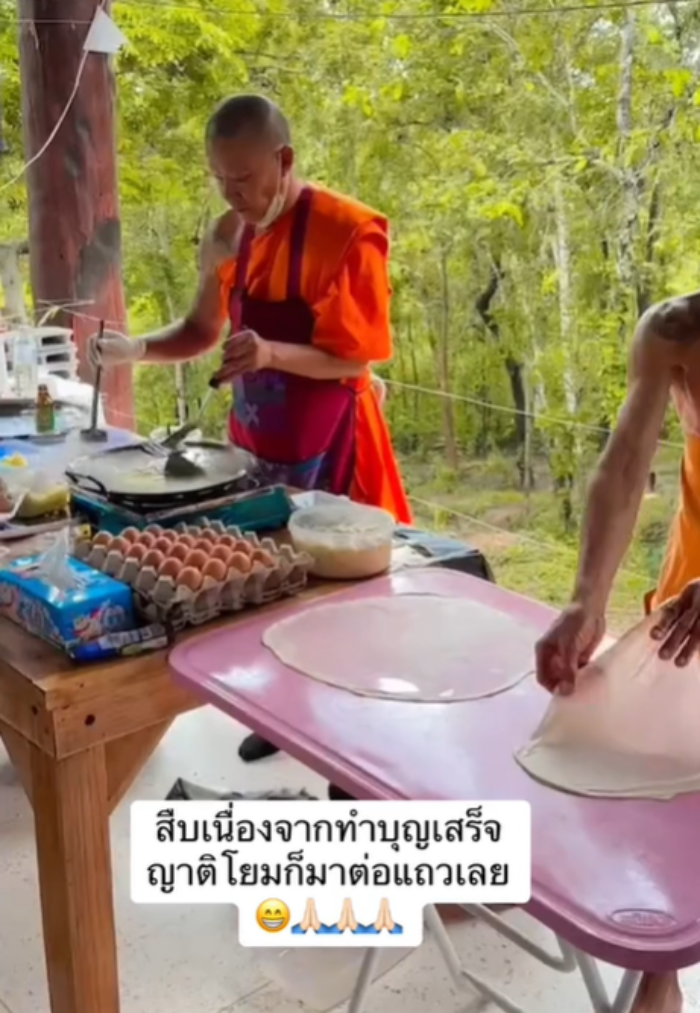 พระทำโรตี