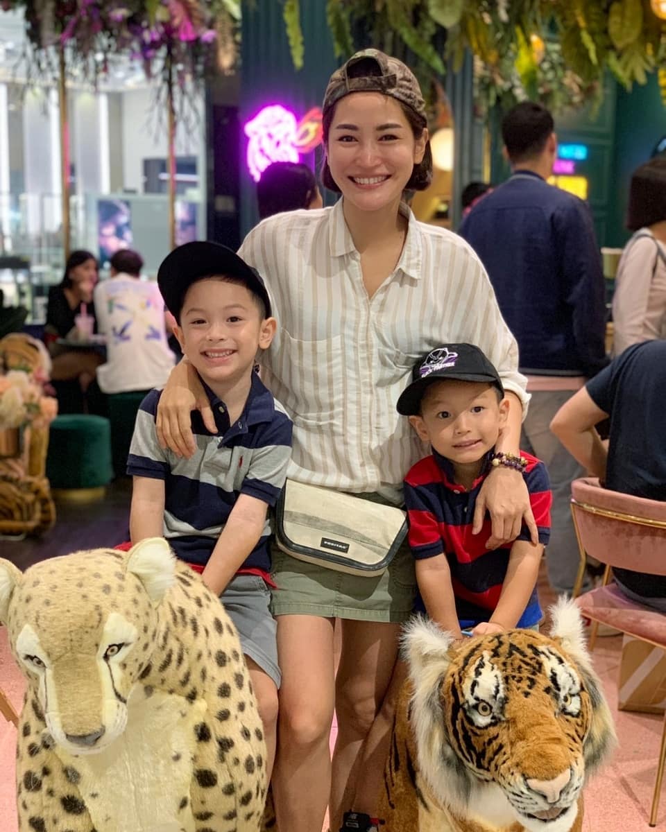 พลอย ปีเตอร์