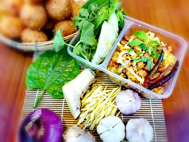 ร้านยำแหนมข้าวทอด