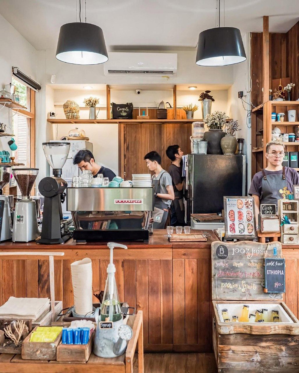 คาเฟ่ลาดพร้าว