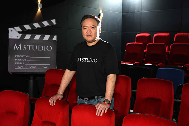 สุรเชษฐ์ อัศวเรืองอนันต์  ประธานเจ้าหน้าที่บริหาร บริษัท M STUDIO 