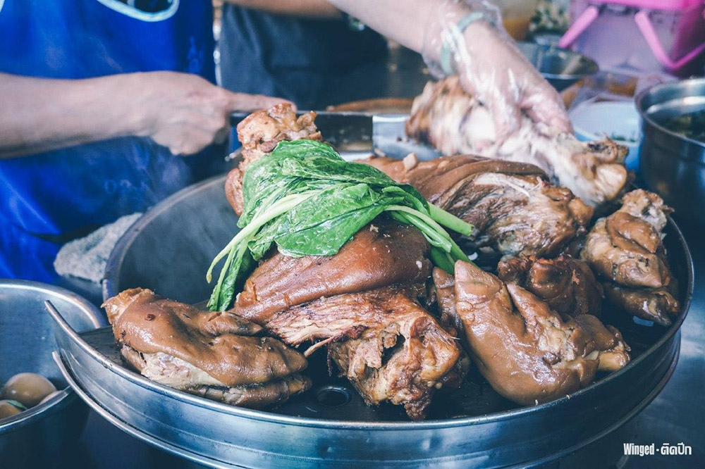 ตลาดนัดหน้าวัดเปโตร นครปฐม