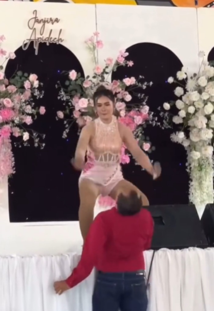 เด้งเอว