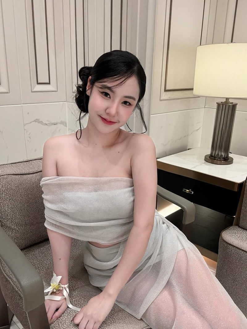 พลอย มงกุฎเพชร