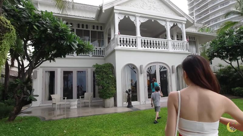 พลอย ชิดจันทร์