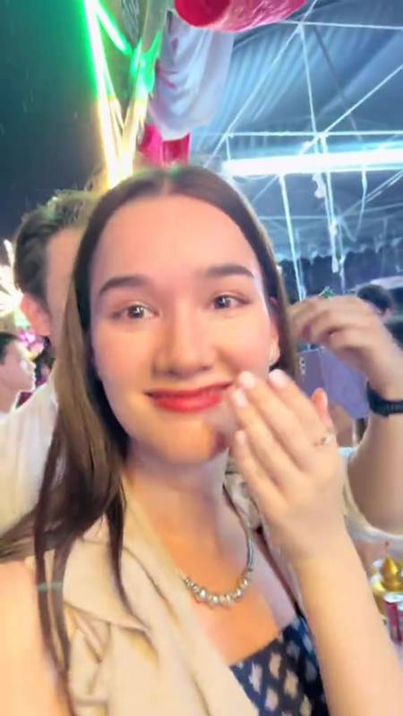 อั้ม อธิชาติ เดียร์น่า