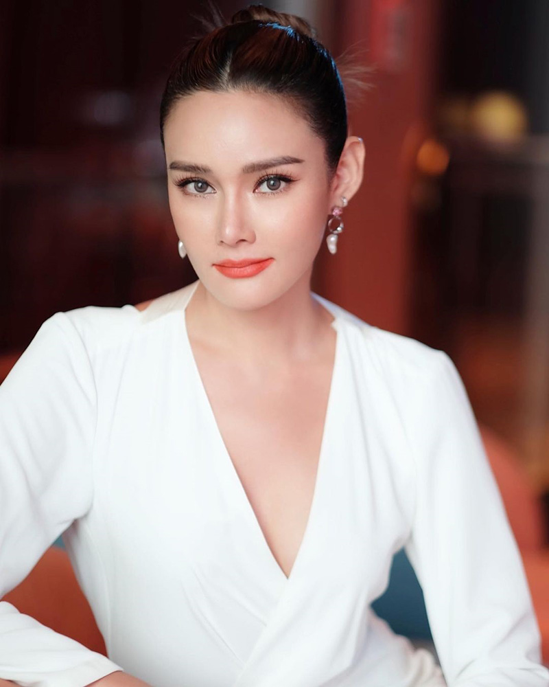 หญิง รฐา