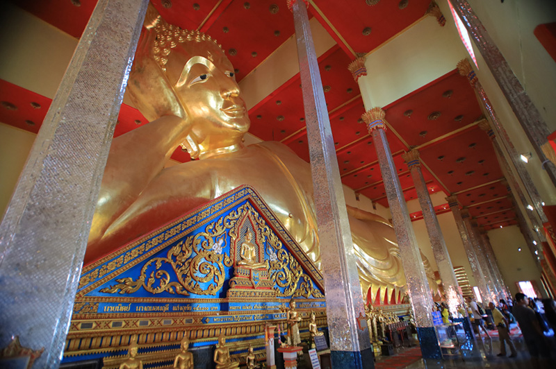 พระนอน