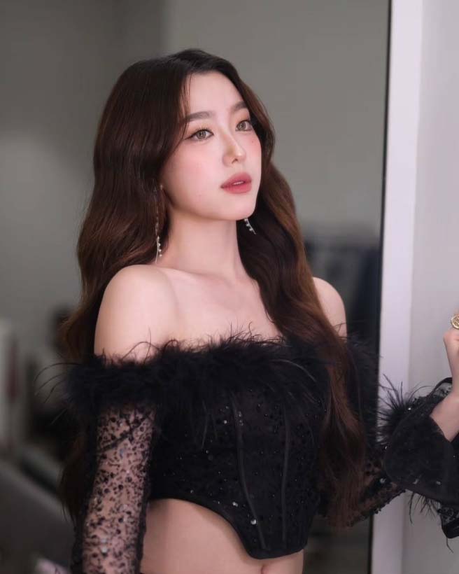 อ๊ะอาย 4EVE เกาะอกแบบสับ ๆ สวยฉ่ำเกินต้านอีกแล้ว