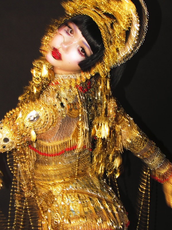 ลิซ่า แต่งเป็น Jibaro ไซเรนสาวรับฮาโลวีน