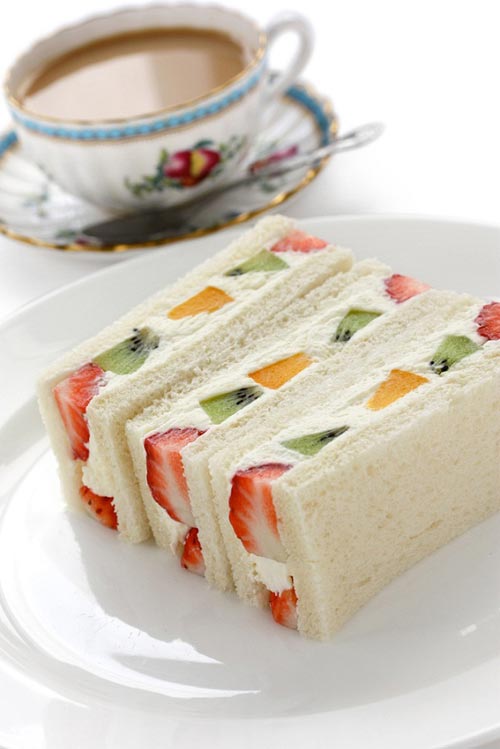 แซนด์วิชไส้ครีมผลไม้