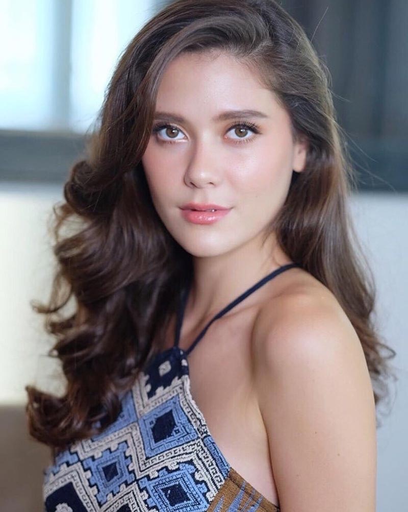 มารีญา พูลเลิศลาภ