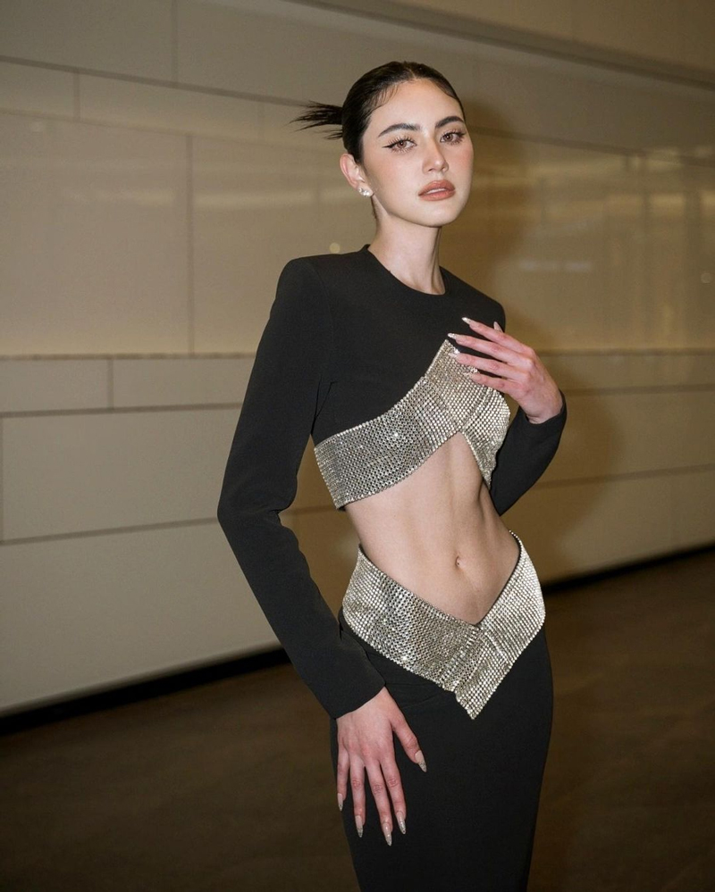 ใหม่ ดาวิกา