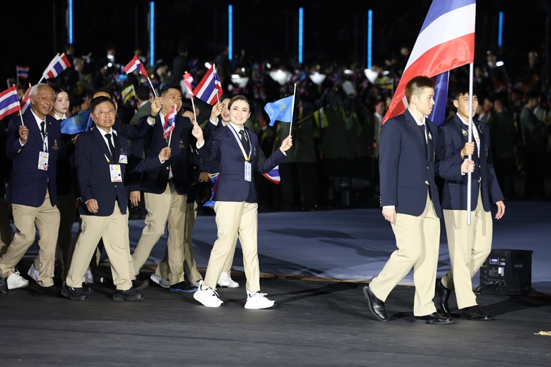 ในหลวง - พระราชินี เสด็จฯ ไปทรงเปิดการแข่งขันกีฬาซีเกมส์ ครั้งที่ 33