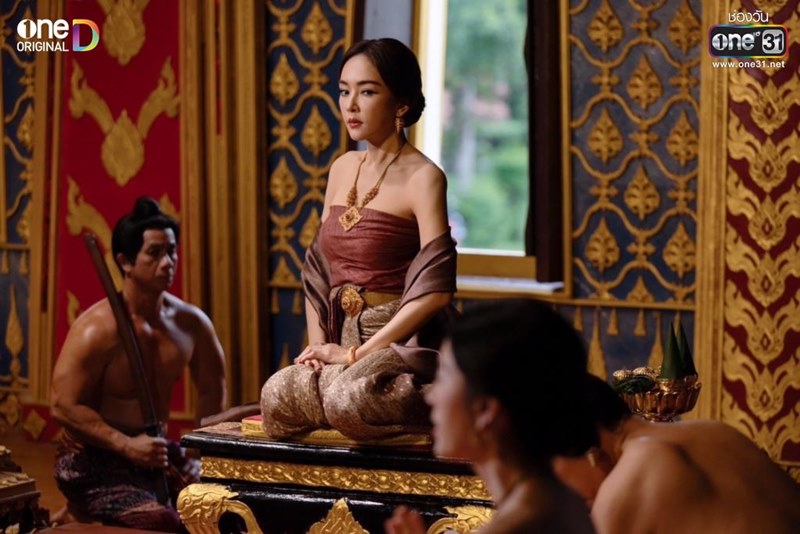 ท้าวอินทรสุเรนทร หรือ พระสนมจิตรวดี จากราชวงศ์สุพรรณภูมิ สนมเอกทิศตะวันตก
