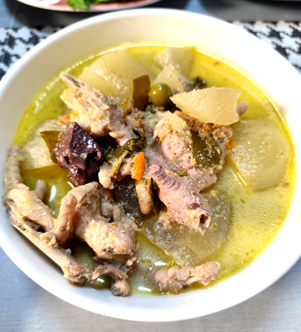 แกงเขียวหวานฟักใส่ไก่และตีนไก่ แกงเขียวหวาน แกงกะทิ อาหารไทย สูตรอาหาร