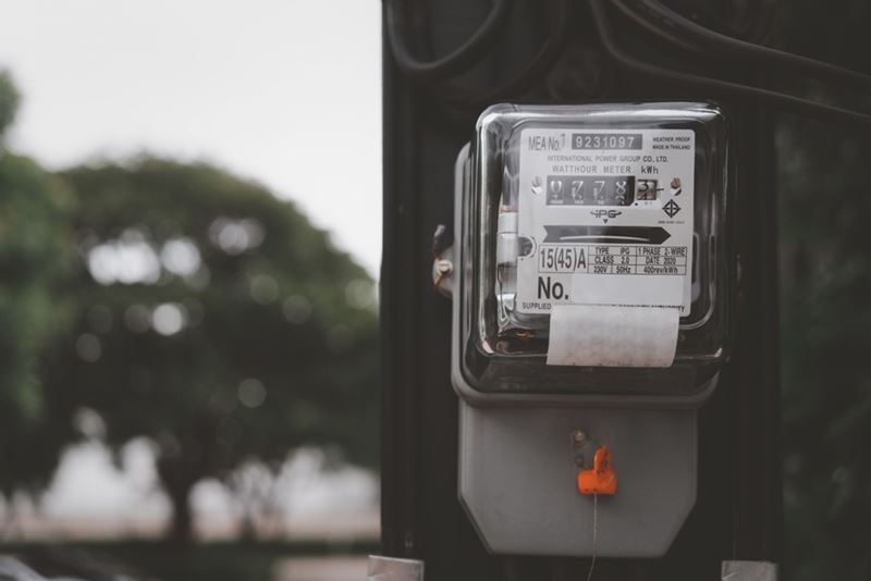 ขโมยไฟฟ้าใช้ฟรี