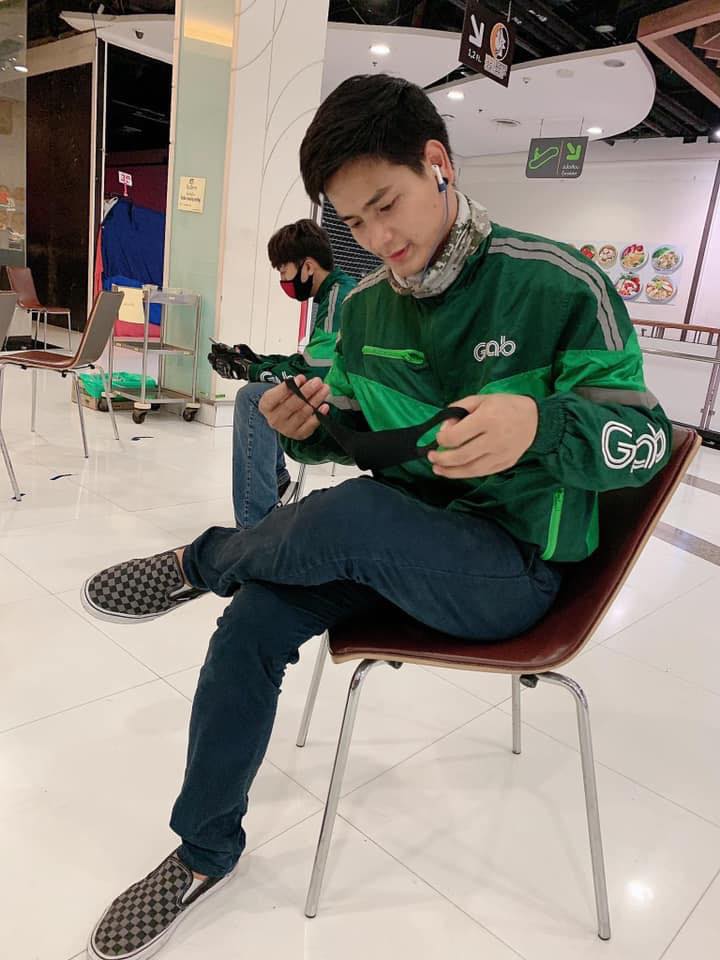 หนุ่มแกร็บฟู้ด