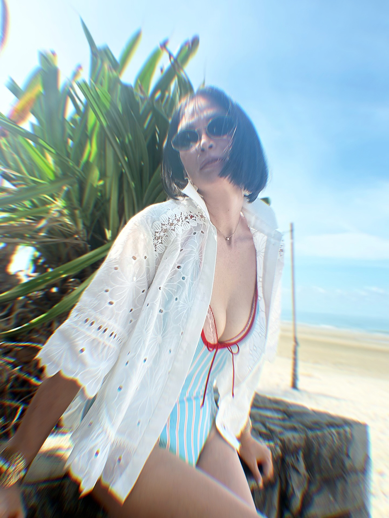 เมย์ มาริษา อวดหุ่นเซี๊ยะในชุดว่ายน้ำ