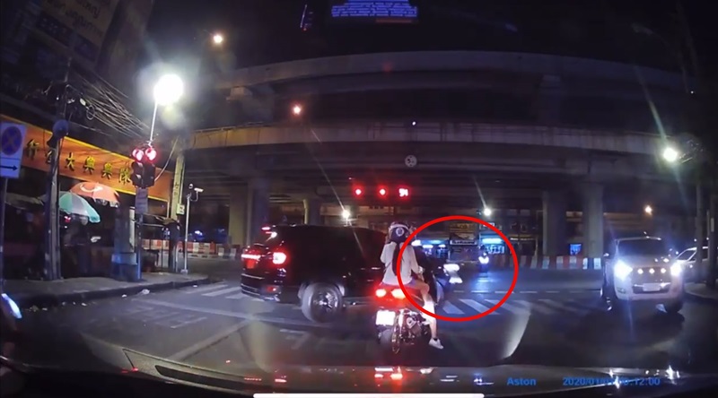 รถชนคนบนทางม้าลาย