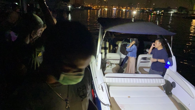 แตงโม นิดา ตกเรือ