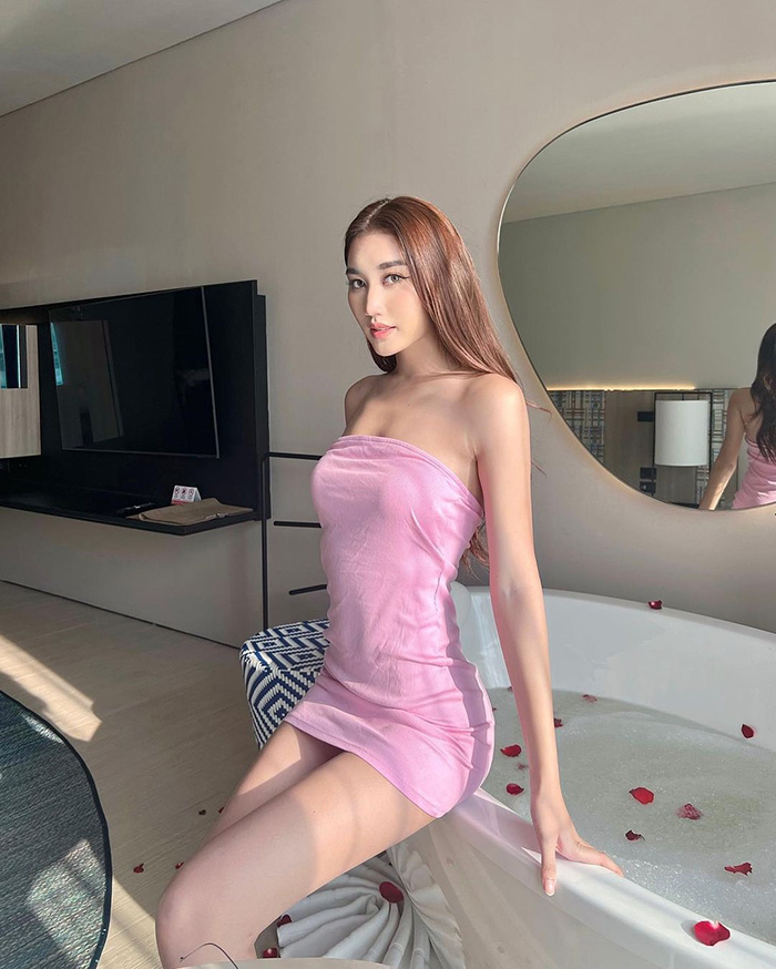 เบส รักษ์วนีย์