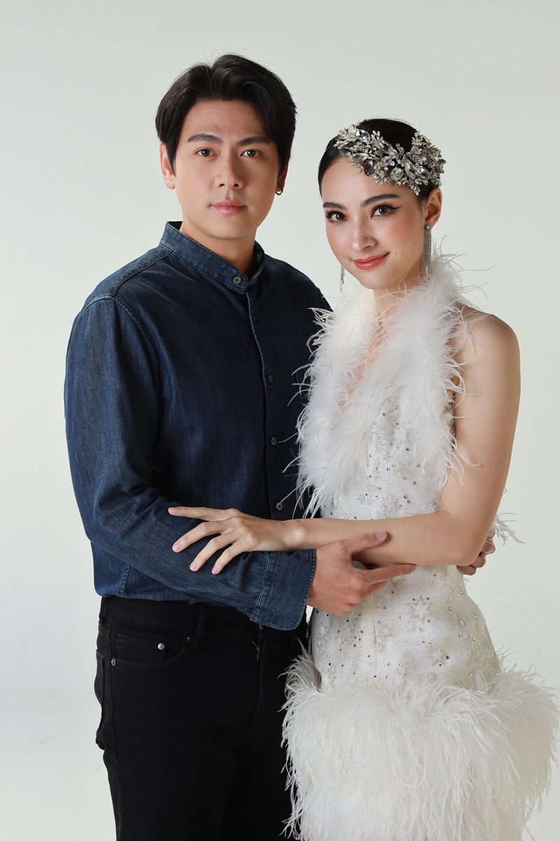 สาวน้อยร้อยไมค์