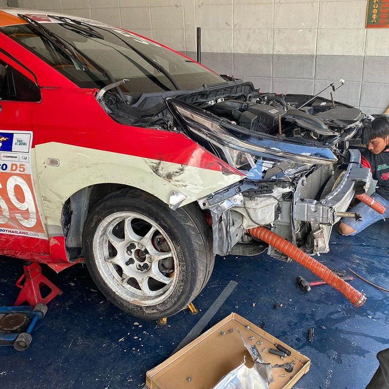 ญิ๋งญิ๋ง ศรุชา ดาราแข่งรถ