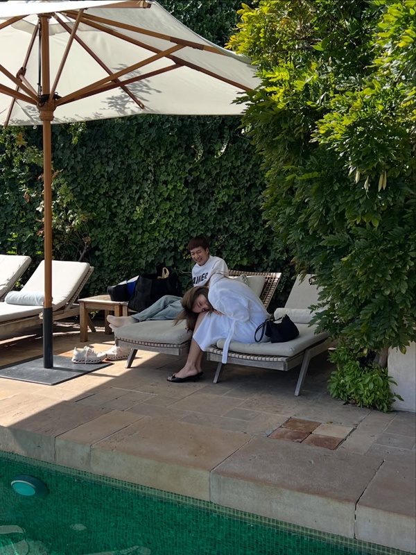 เปิดวาร์ป ณิชา ณัฏฐณิชา ชุดบางเบาแซ่บกำลังดี เอ๊ะ … หนุ่มข้าง ๆ ใครเอ่ย ?